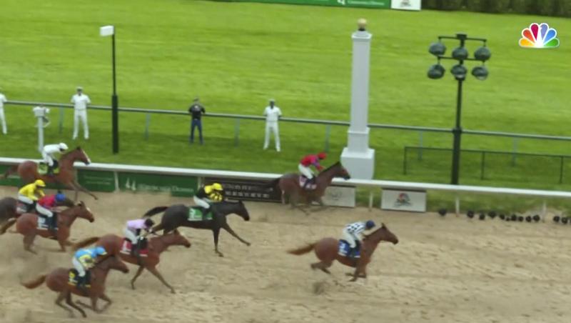 Secretariat (r) gewinnt die virtuelle Auflage des Kentucky Derbys. Secretariat (r) gewinnt die virtuelle Auflage des Kentucky Derbys.
