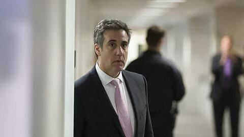 Der Ex-Anwalt von Donald Trump, Michael Cohen, hat den US-Präsidenten in einer Anhörung vor dem Kongress als Betrüger bezeichnet und schwere Vorwürfe gegen ihn erhoben.