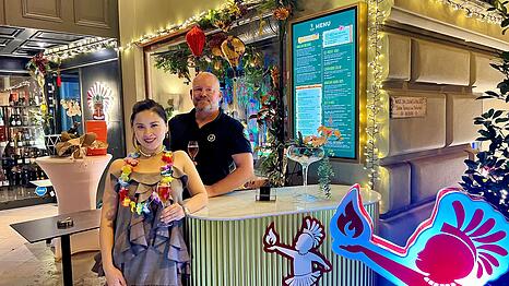 Mai Duong (vorne) veranstaltet hin und wieder besondere Events in ihrem Restaurant Maui im Ludwigpalais. Dieses Mal mit dabei: Koch Gabriel Arendt.