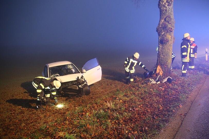 Unfall am frühen Morgen. Die Bilder vom Feuerwehreinsatz.