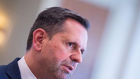 Olaf Lies (SPD), Verkehrsminister von Niedersachsen, bei der Verkehrsministerkonferenz in Aachen.