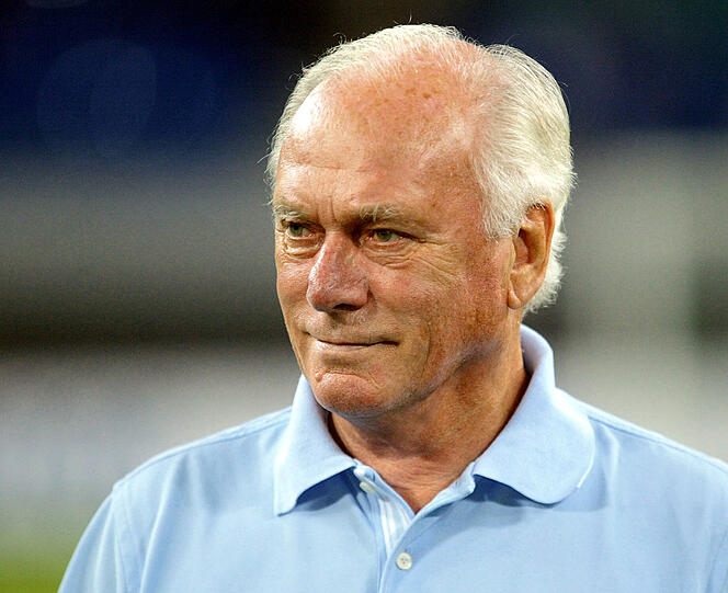 2004: Udo Lattek bei einem Benefizspiel im Zentralstadion Leipzig
