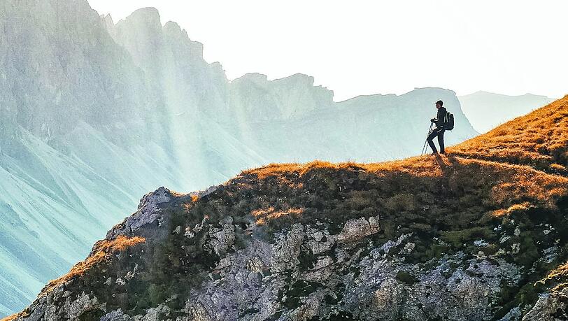 Auf dem Günther Messner Steig sollte man ein Klettersteigset dabei haben.
