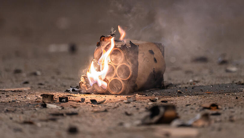 Zwei M&auml;nner haben im Forst bei Waldtrudering Pyrotechnik gez&uuml;ndet. Anwohner riefen die Polizei. Die beuiden deutschen wurden festgenommen. (Symbolbild)