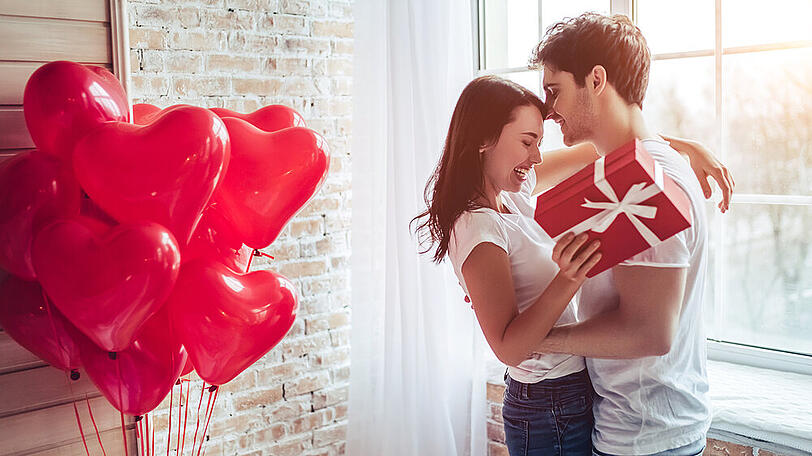Eine persönliche Note sollte beim Valentinstagsgeschenk nicht fehlen.