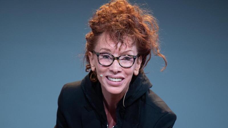 Die Schriftstellerin Sibylle Berg erhält den Hebel-Preis - mit Verspätung. Die Schriftstellerin Sibylle Berg erhält den Hebel-Preis - mit Verspätung.