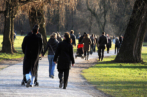 Auch der Englische Garten lädt bei diesen Temperaturen zu einem Weihnachtsspaziergang ein.