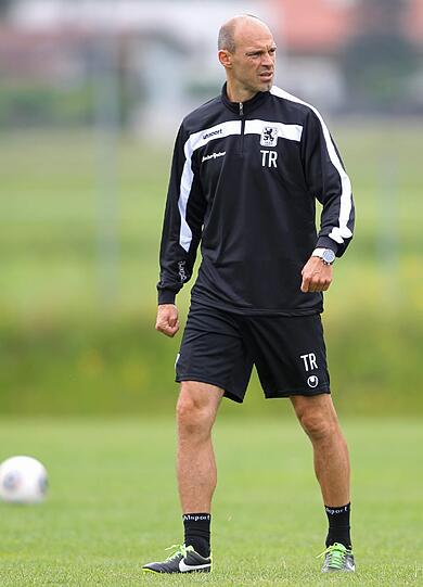 Erste Trainingseinheit der Löwen auf dem Sportplatz von Wörgl. Trainer Alexander Schmidt.