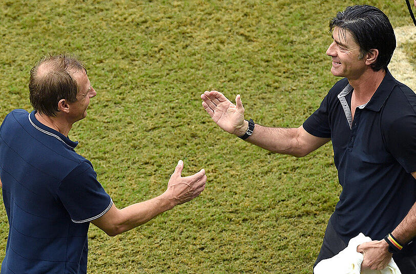 Durchnässt und glücklich: Jürgen Klinsmann (links) und Joachim Löw bei der WM 2014.