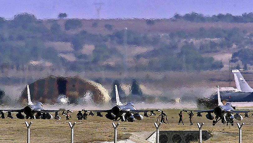 Von Incirlik aus haben die amerikanischen Kampfjets deutlich kürzere Flugzeiten bei ihren Einsätzen gegen den IS. Von Incirlik aus haben die amerikanischen Kampfjets deutlich kürzere Flugzeiten bei ihren Einsätzen gegen den IS.