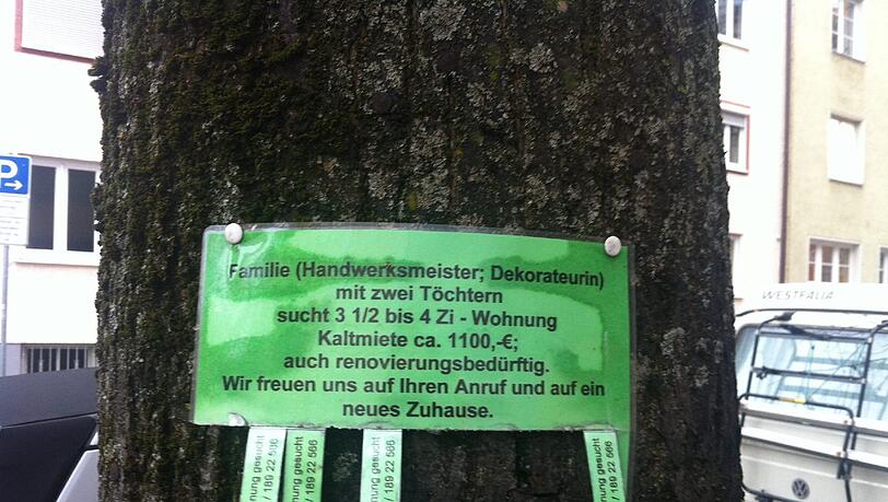 Auch diese Familie sucht eine neue Wohnung im Viertel. Auch diese Familie sucht eine neue Wohnung im Viertel.