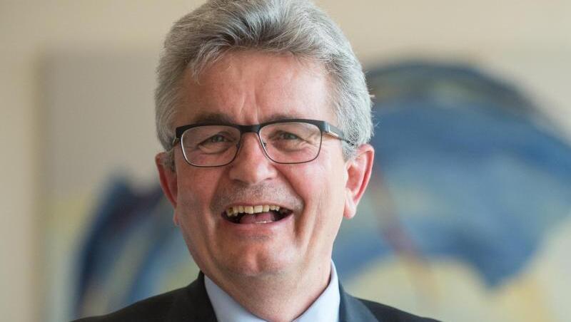 Der Hauptgeschäftsführer des vbw Bertram Brossardt nimmt an einer Pressekonferenz teil. Foto: Matthias Balk/dpa/Archivbild Der Hauptgeschäftsführer des vbw Bertram Brossardt nimmt an einer Pressekonferenz teil. Foto: Matthias Balk/dpa/Archivbild