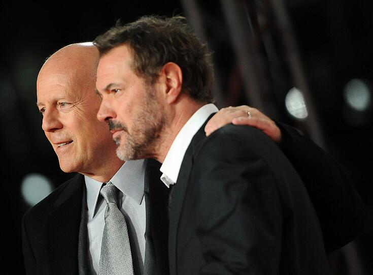 Bruce Willis und sein Co-Star Sebastian Koch (spielt den Russen Komarov) posieren gemeinsam bei der Premiere von "Stirb langsam - Ein guter Tag zum Sterben" in Berlin am Montagabend.