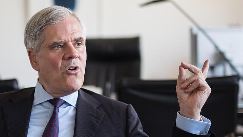 Viele Geldhäuser machen derzeit wegen niedriger Zinsen schlechtere Geschäfte. Andreas Dombret, Vorstandsmitglied der Deutschen Bundesbank, sieht "ein Ende der Umsonstkultur".