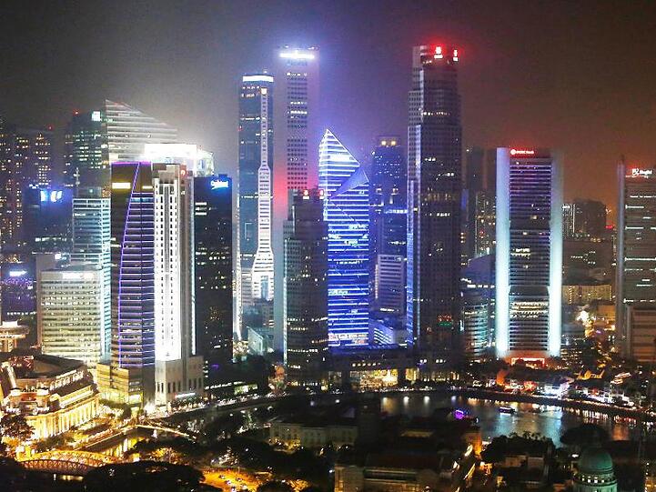 Finanzdistrikt von Singapur: In dem südostasiatischen Stadtstaat gilt seit Oktober ein "Gesetz zum Schutz von Online-Fälschungen und -Manipulationen".