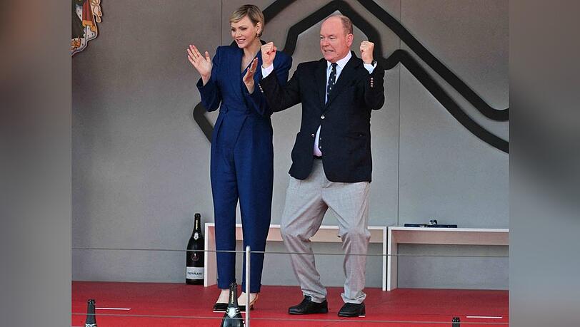 Das monegassische Fürstenpaar fieberte beim Formel-1-Rennen in Monte-Carlo kräftig mit. Charlène zog auch wegen ihres blauen Jumpsuits die Blicke auf sich.
