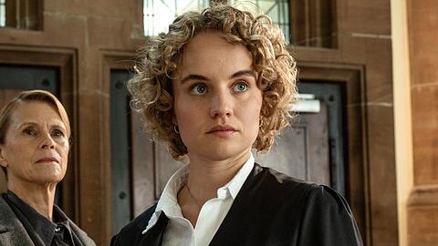 Luise von Finckh als Lisa Liebling in der ARD-Reihe "Kanzlei Liebling Kreuzberg".