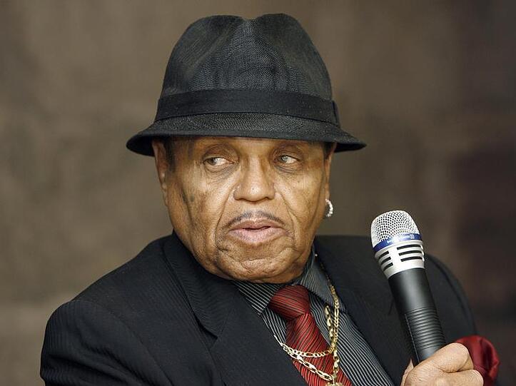 Joe Jackson verlangt Unterhalt.