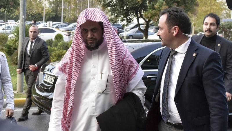 Saud al-Mudschib (l), Generalstaatsanwalt von Saudi-Arabien, ist auf dem Weg zum Flughafen, um nach Saudi-Arabien zurückzukehren. Saud al-Mudschib (l), Generalstaatsanwalt von Saudi-Arabien, ist auf dem Weg zum Flughafen, um nach Saudi-Arabien zurückzukehren.