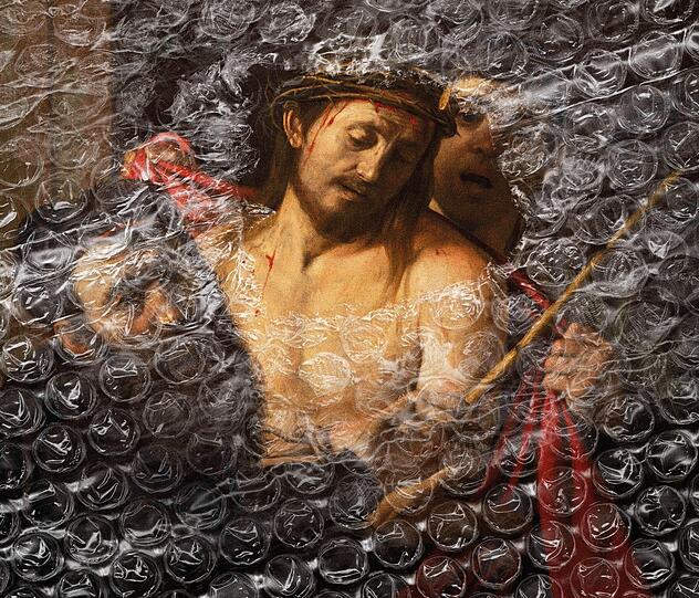 Unter der Schutzverpackung tut sich ein Meisterwerk auf, das nach seiner Reinigung eine neue Qualität zeigt. Mit großer Wahrscheinlichkeit hat Michelangelo Merisi, besser bekannt unter dem Namen Caravaggio, diese „Ecce Homo“-Darstellung geschaffen. Der gegeißelte Christus wird von Pilatus (links) dem Volk mit den Worten „Ecce homo“ - „seht, ein Mensch“ vorgeführt.
