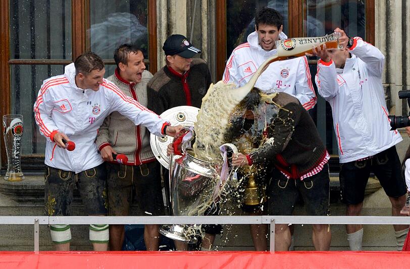 "Mia san Triple". Die Bilder von der Bayern-Siegesfeier am Sonntag.