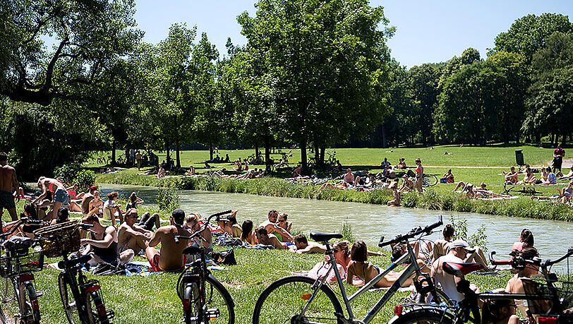 Der Eisbach im Englischen Garten: Einer der Hotspots bei gutem Wetter. (Archivbild) Der Eisbach im Englischen Garten: Einer der Hotspots bei gutem Wetter. (Archivbild)