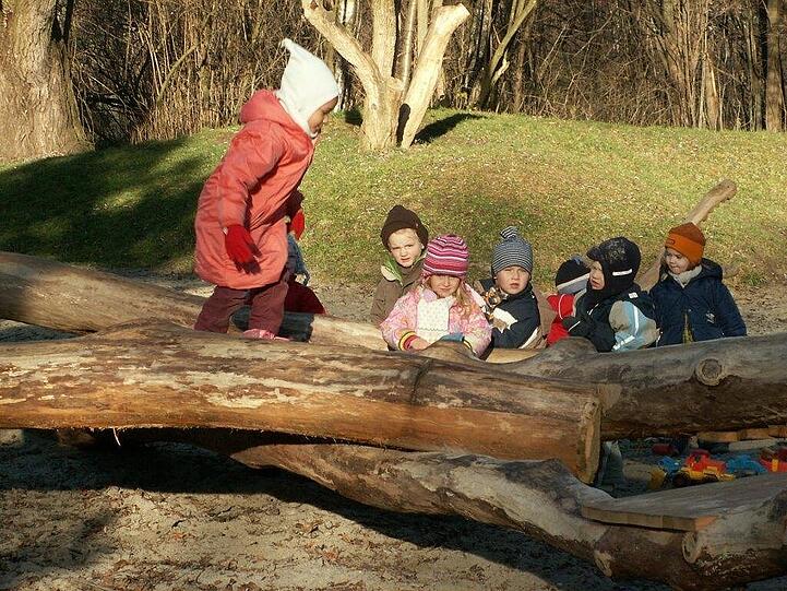 Beim Kindernachmittag im Ökologischen Bildungszentrum gehen die Kinder auf Erlebnisreise. Außerdem wird zum Kennenlernen im Sonntagscafé geladen.