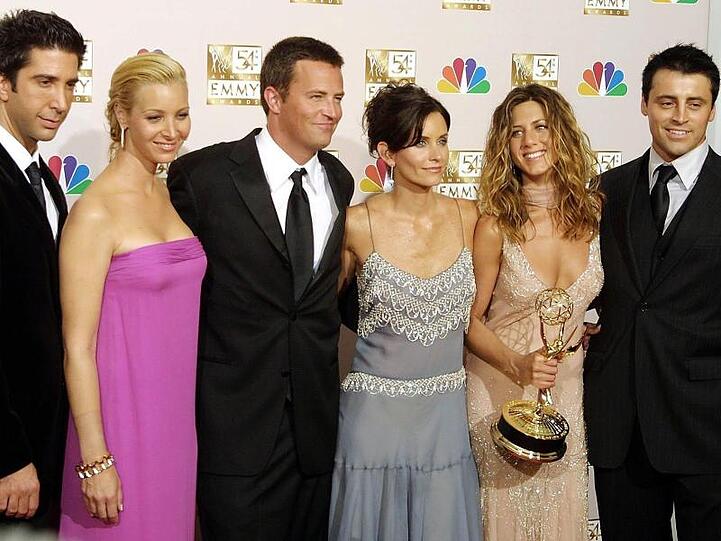 David Schwimmer (l-r), Lisa Kudrow, Mathew Perry, Courtney Cox Arquette, Jennifer Aniston und Matt LeBlanc bei der Emmys-Verleihung 2002.
