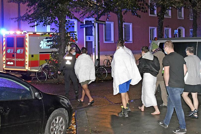 Es ist bereits der zweite Brand in dem Jugendwohnheim innerhalb weniger Tage. In der Nacht auf Montag war ebenfalls ein Feuer in dem gleichen Gebäude ausgebrochen.