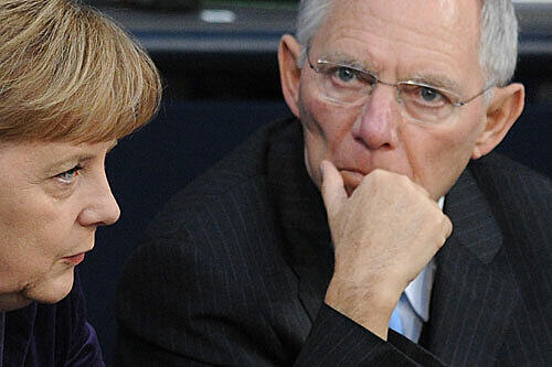 Angela Merkel stärkt ihrem Finanzminister den Rücken.