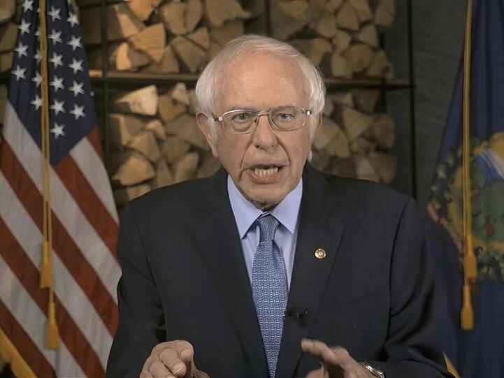 Bernie Sanders ruft auf dem Parteitag der US-Demokraten zur Unterstützung Bidens auf.