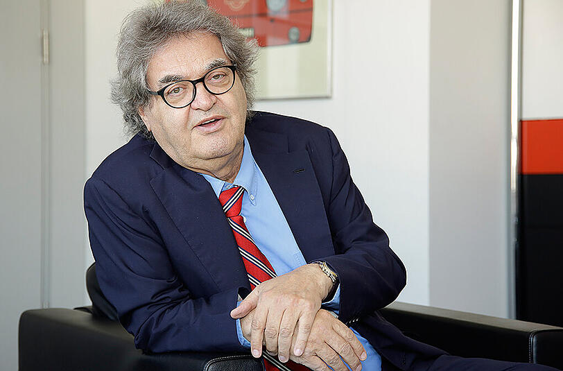 Helmut Markwort in seinem Büro in einem der Burda-Gebäude in der Arabellastraße in Bogenhausen.