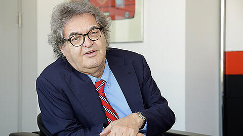 Helmut Markwort in seinem Büro in einem der Burda-Gebäude in der Arabellastraße in Bogenhausen.
