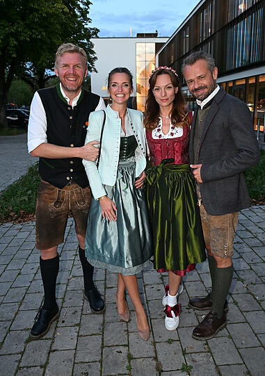 Oliver Hill mit Frau Deborah Müller, Viola Wedekind und Sven Waasner