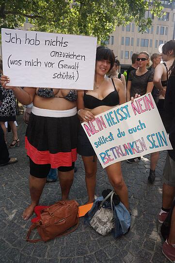 Beim Slutwalk wird in München und vielen anderen Städten gegen sexuelle Unterdrückung demonstriert: Hier die Bilder vom Sendlinger Tor.