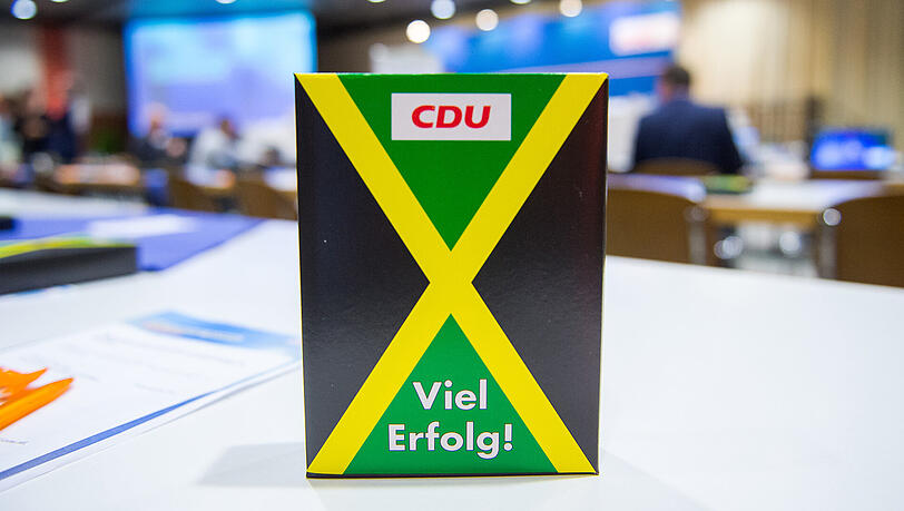 Die Mehrheit der Deutschen spricht sich laut einer Umfrage für eine Jamaika-Koalition aus. Die Mehrheit der Deutschen spricht sich laut einer Umfrage für eine Jamaika-Koalition aus.