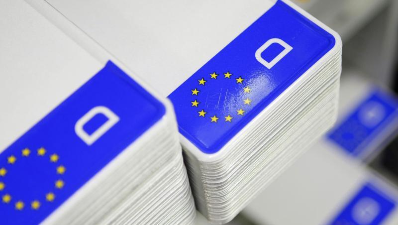 Nummernschild-Rohlinge mit Euro-Kennzeichen und dem "D" für Deutschland. Nummernschild-Rohlinge mit Euro-Kennzeichen und dem "D" für Deutschland.