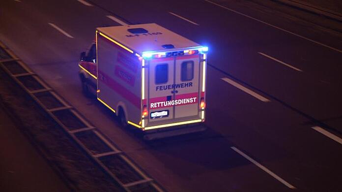 Der Fahrer des Motorrollers erlag im Krankenhaus seinen lebensgefährlichen Verletzungen. (Symbolbild)