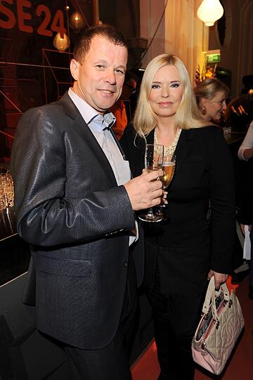 Dr. Konrad Hilbers und Jutta Niedhardt bei der HSE24 Champagner Bar auf der Nacht der Medien in München am 16.10.2013