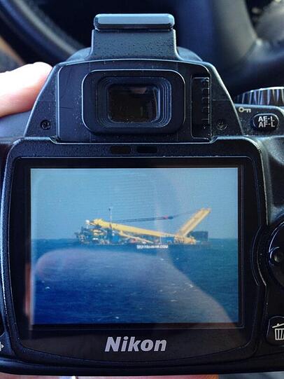Schlepper anstatt Flugzeug: Twitter-User @javicelard postete dieses Foto beim Kurznachrichtendienst. Klar zu erkennen: Hier handelt es sich nicht um ein Flugzeug.