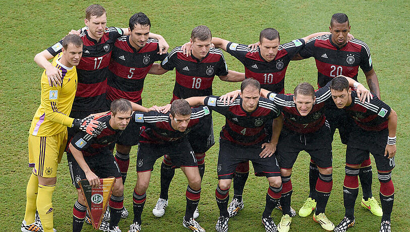 Mit dieser Aufstellung startete das deutsche Team in die Partie gegen die USA. Gegen Algerien könnte die Mannschaft ähnlich aussehen. Mit dieser Aufstellung startete das deutsche Team in die Partie gegen die USA. Gegen Algerien könnte die Mannschaft ähnlich aussehen.