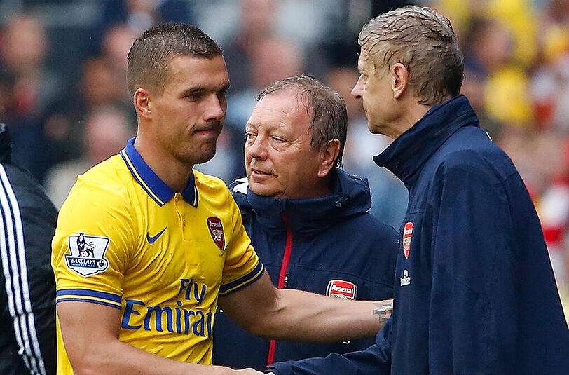 Weil Wenger (r.) ihn nicht spielen ließ: Lukas Podolskis Abschied von Arsenal rückt näher.