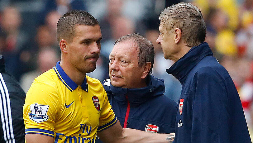 Weil Wenger (r.) ihn nicht spielen ließ: Lukas Podolskis Abschied von Arsenal rückt näher. Weil Wenger (r.) ihn nicht spielen ließ: Lukas Podolskis Abschied von Arsenal rückt näher.
