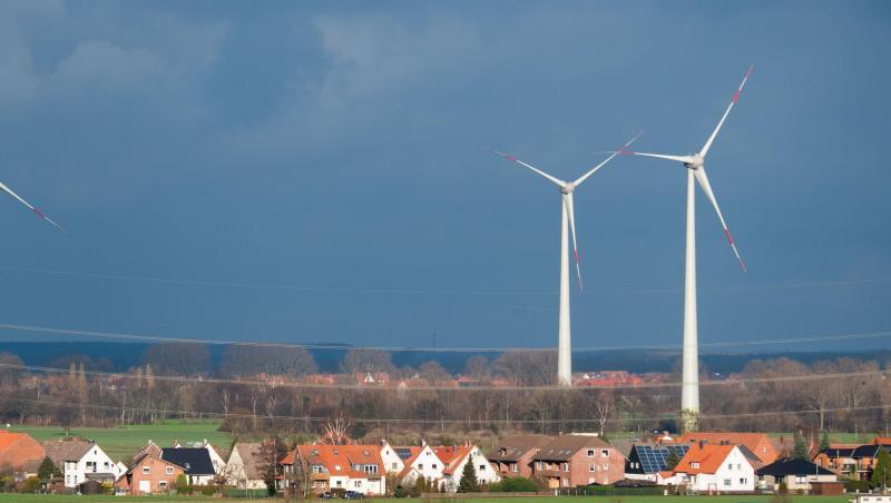 In vielen deutschen Gemeinden hegen die Bürger Vorbehalte gegen Windkraftanlagen in ihrer Nähe. Mit der Abgabe wollen die Grünen dem entgegenwirken. (Symbolbild) In vielen deutschen Gemeinden hegen die Bürger Vorbehalte gegen Windkraftanlagen in ihrer Nähe. Mit der Abgabe wollen die Grünen dem entgegenwirken. (Symbolbild)