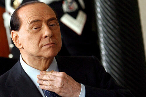 Im Sexskandal um heiße Partys mit jungen Frauen gerät der italienische Ministerpräsident Silvio Berlusconi immer mehr unter Druck.