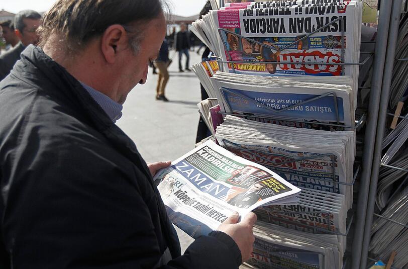 Die Tageszeitung "Zaman" wurde schon im März unter staatliche Zwangsverwaltung gestellt. Nun sollen ehemalige Mitarbeiter den Putsch unterstützt haben. Foto: Deniz Toprak/Archiv