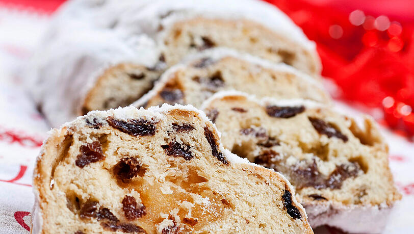 Süß, üppig, weihnachtlich: der Christstollen. Süß, üppig, weihnachtlich: der Christstollen.