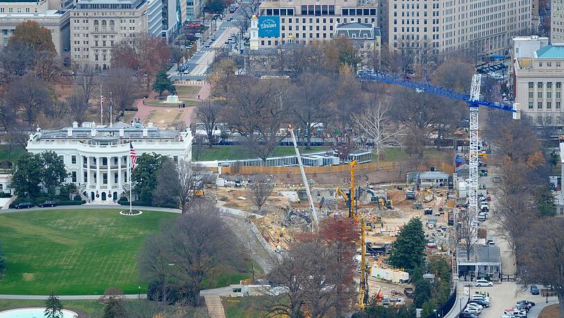 Der Ostfl&uuml;gel des Wei&szlig;en Hauses musste dem Projekt bereits weichen. (Archivbild)
