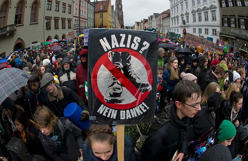 Die Schüler engagierten siche gegen Rechte Gewalt in Deutschland.