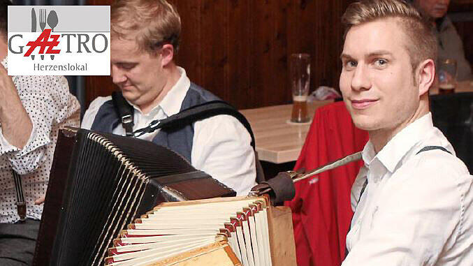 Musikanten sind immer willkommen. Auch Daniel (r.) ist dabei.